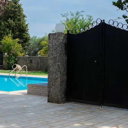 Nefeli Breeze Villa *