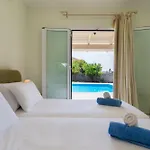 Nefeli Breeze فيلة ذيسْخا